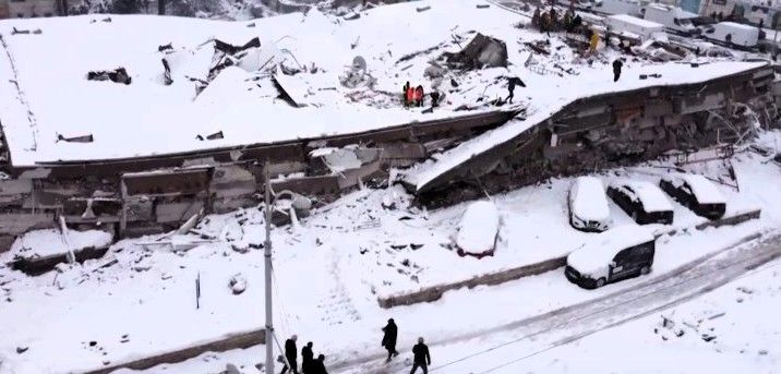 Hayat Sitesi Davasında İmara Aykırı Tadilat İddiası: “Üst Tablayı Kesip Büroya Çevirdiler”