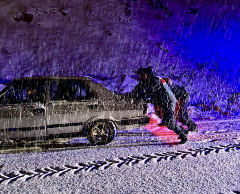 Doğanşehir’de Jandarmadan Karla Mücadelede Vatandaşlara Destek