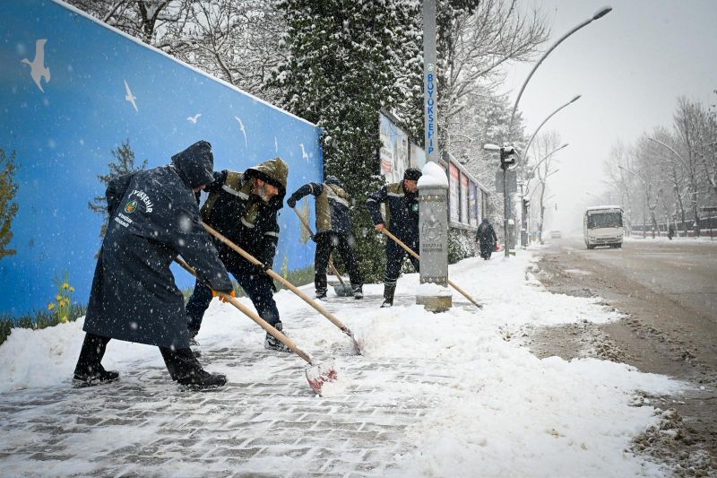 Malatya Büyükşehir Belediyesi Karla Mücadelede 7/24 Sahada