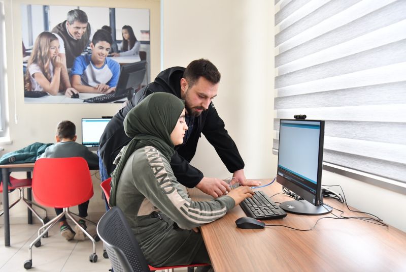 Yeşilyurt Mesleki Eğitim ve Yaşam Merkezi’nde Kurslar Tüm Hızıyla Sürüyor