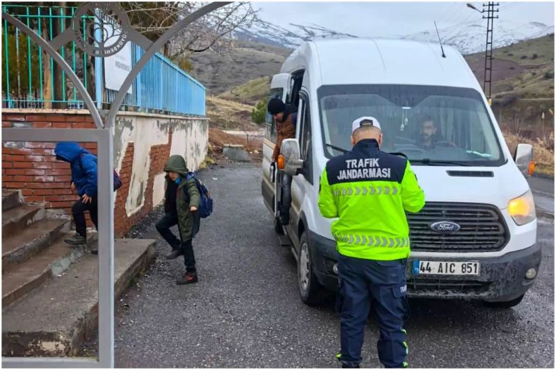 Malatya'da Okul Servislerine ve Okul Çevrelerine Sıkı Denetim