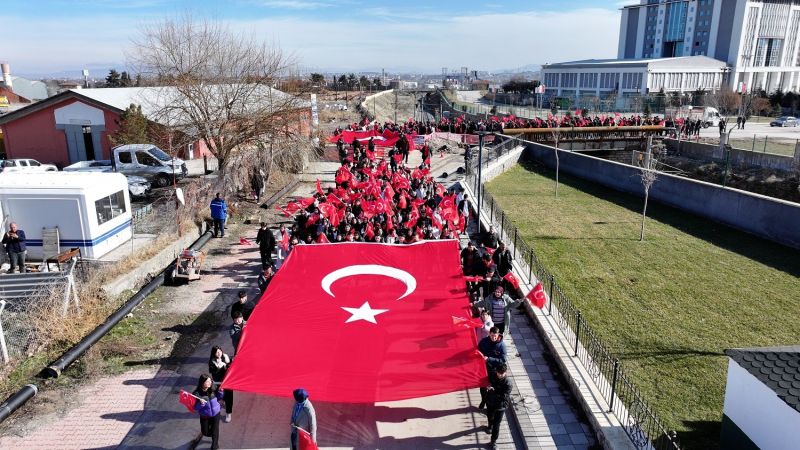 “Tek Bayrak, Tek Vatan” Gençlik Bayrak Yürüyüşü’nde Gurur Dolu Anlar Yaşandı