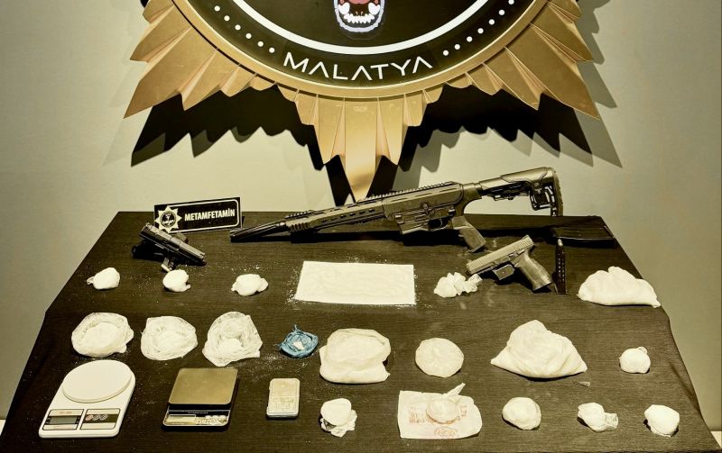 Fiziki Takipli Operasyonda 2 Kilo Metamfetamin Ele Geçirildi