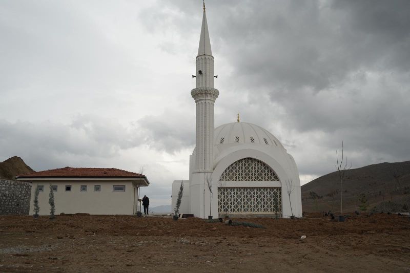Vali Yavuz: Deprem Konutlarındaki Camileri Ramazan’a Yetiştirmek İçin Çalışıyoruz