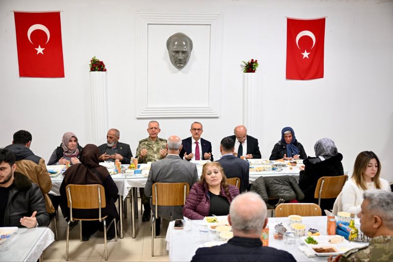 2’nci Ordu Komutanlığında Şehit Aileleri ve Gaziler Onuruna İftar Programı