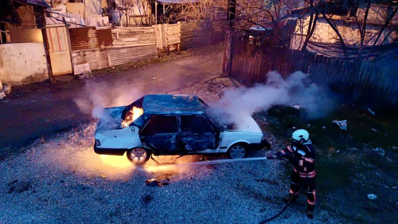 Park Halindeki Araçta Yangın Paniği