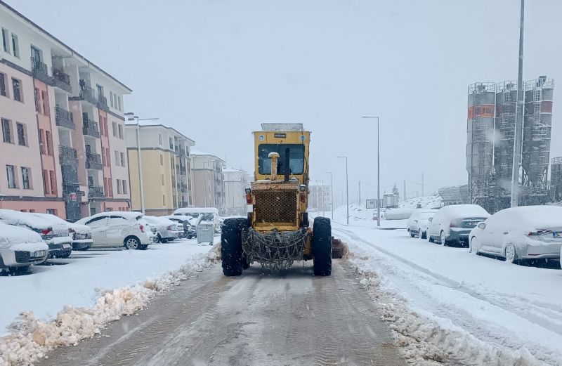 Yoğun Kar Yağışı Nedeniyle Darende-Elbistan Yolu Ulaşıma Kapatıldı