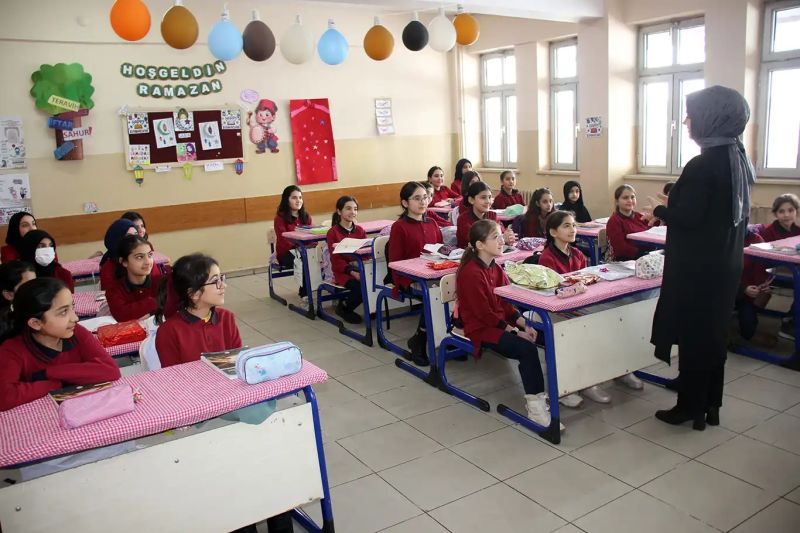 "2023 Sözleşmeli Öğretmenlerin Mağduriyeti Giderilsin"