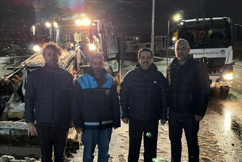 Başkan Taşkın Gece Boyu Kar Mesaisini Sahada Takip Etti
