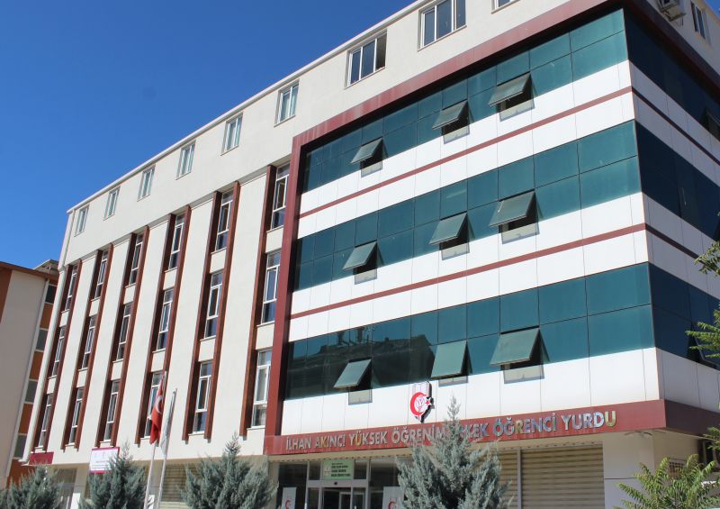 Ramazan’da Protokol İftarları, Yurtta Açlık ve Skandal Sofralar!