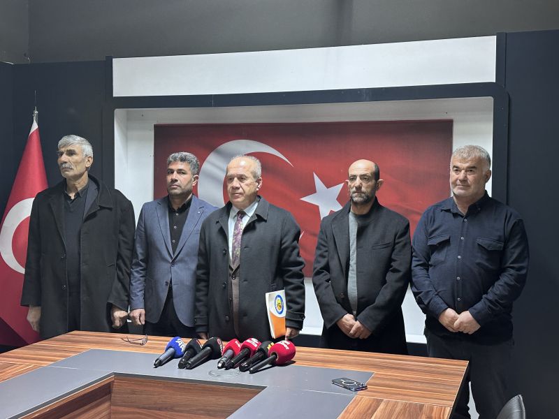 CHP’li Üyeler: “İhraç Kararı Geri Alınana Kadar Parti Üyeliklerimizi Askıya Alıyoruz”