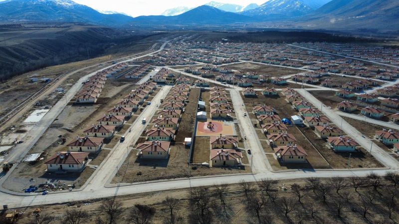 Akçadağ Ören Mahallesi’nde 382 Deprem Konutu Hak Sahiplerine Teslim Edildi