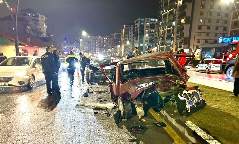 Tecde’de Feci Kaza: 3 Yaralı