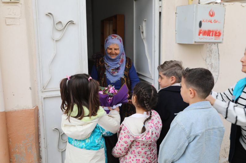 Battalgazi Belediyesi’nden Çocuklarla Bayram Ziyareti