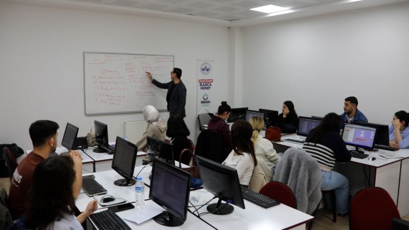 Elazığ Belediyesi’nden Bilgisayarlı Muhasebe Eğitimi Yoğun İlgi Görüyor