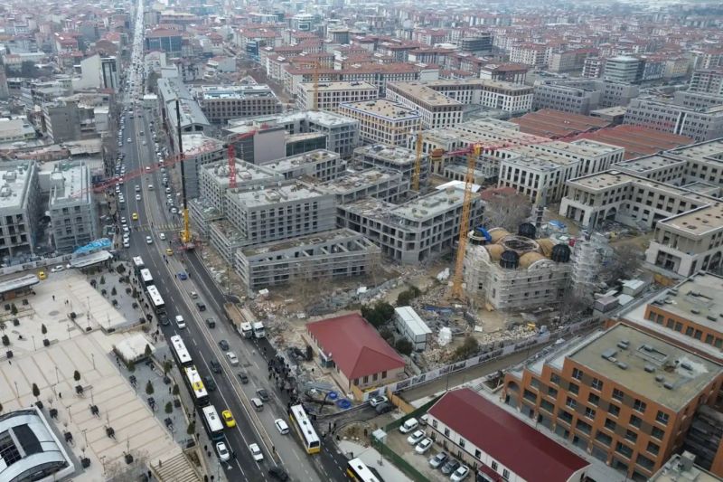 Akpınar Çarşı'sında Hayat Yeniden Başlıyor