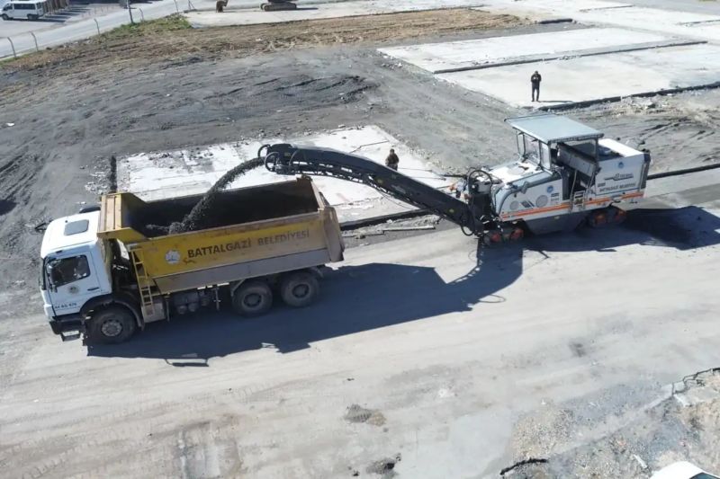 Battalgazi'de Sökülen Asfalt Kırsal Yollarda Değerlendiriliyor