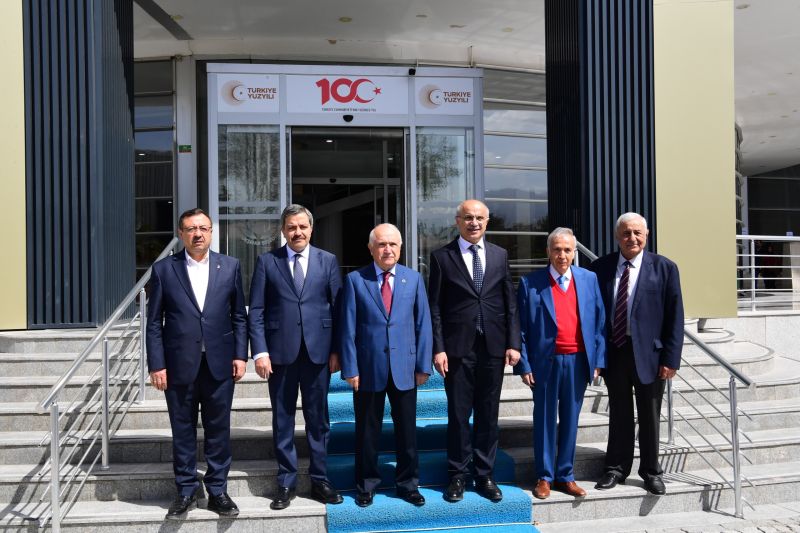 Cemil Çiçek’ten Malatya ve Turgut Özal Vurgusu