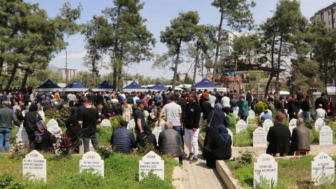 Kahraman Öğretmen ve 8 Öğrenci Son Yolculuğuna Uğurlandı