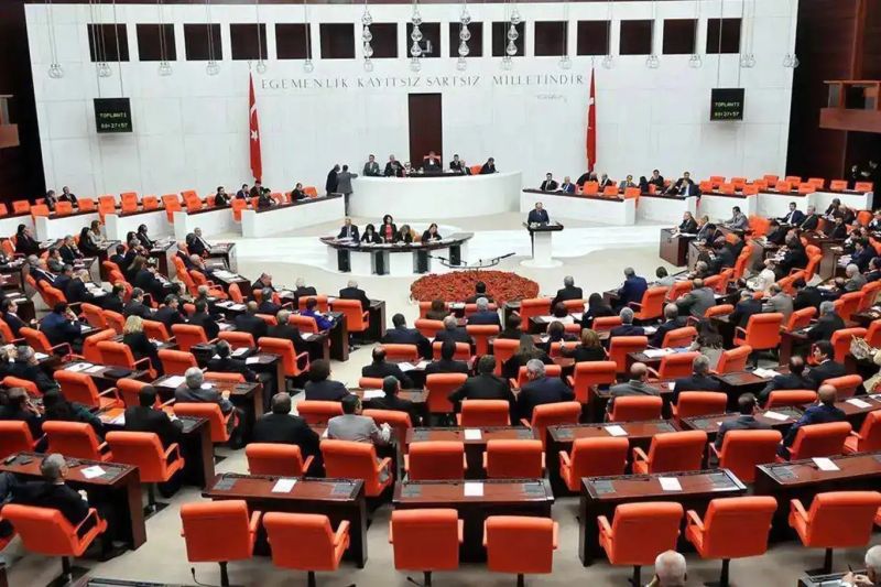 TBMM'de Yeni Düzenleme: Doğum İzni Artırıldı,Sosyal Medyaya Sınırlama