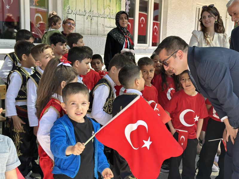 Yazıhan'da 23 Nisan Coşkusu: Kaymakam Kurt Öğrencilerle Bocce Oynadı