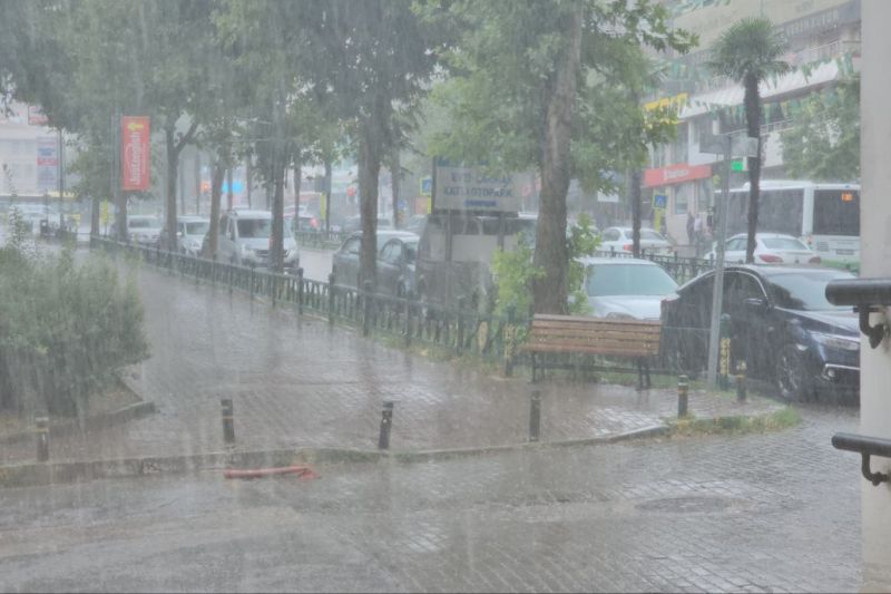 Meteoroloji'den Birçok Bölge İçin Sağanak Uyarısı