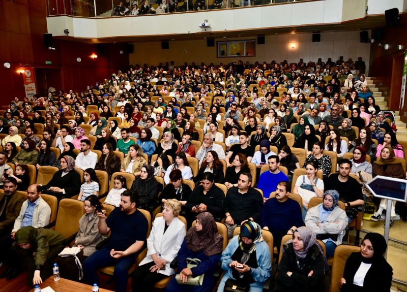 “Duyulmayan Çocuk, Yorgun Anne-Baba, Kaybolan İletişim” Konferansına Yoğun İlgi