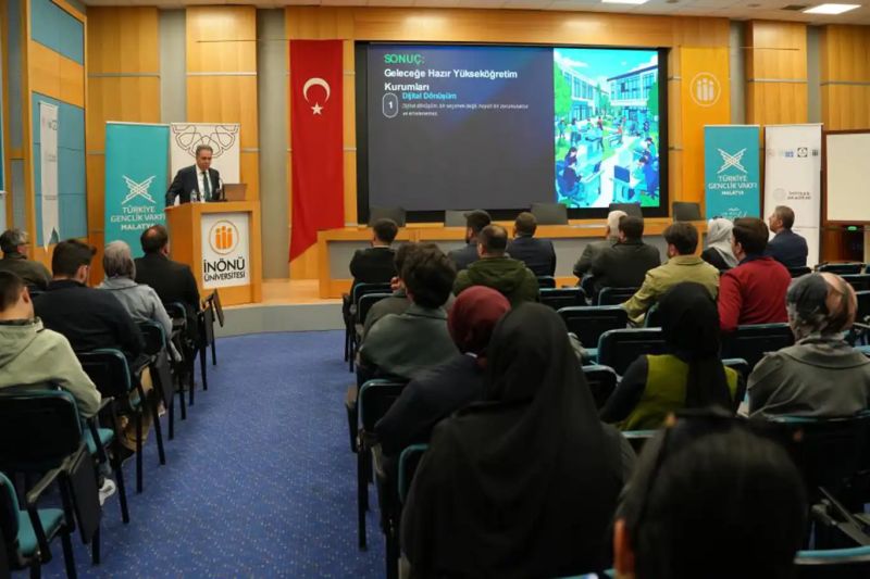 Rektör Akpolat: Dijital Çağ Gerçekten Baş Döndürücü Bir Hızla İlerliyor