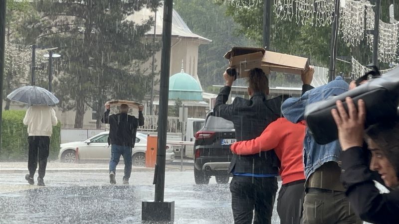 Malatya’da Aniden Bastıran Dolu Hayatı Felç Etti