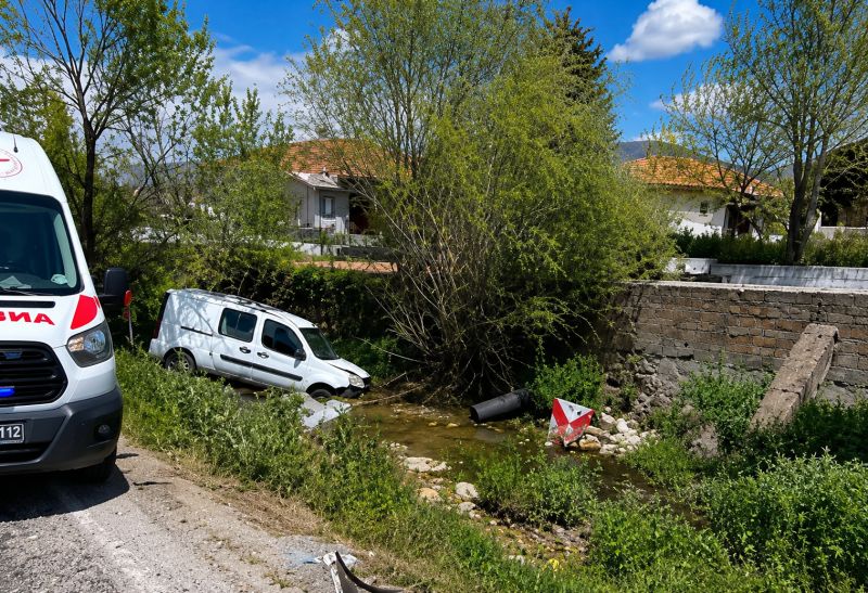 Malatya’da Hafif Ticari Araç Yoldan Çıktı: 2 Yaralı