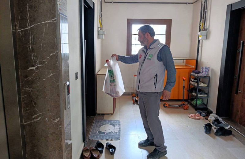 Umut Kervanı’ndan İhtiyaç Sahibi Ailelere Kurban Eti Desteği
