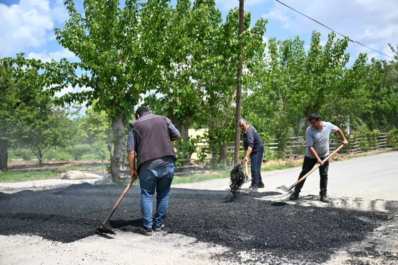 Topsöğüt Mahallesi’nde Yol Yenileme Çalışmalarını Sürdürüyor