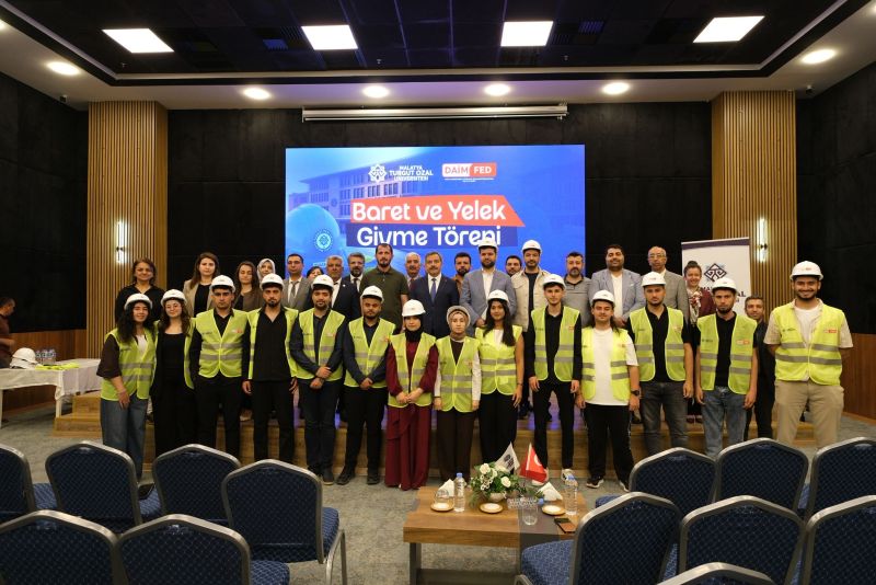 DAİMFED Malatya’dan Mühendis Adaylarına Baret ve Yelek Desteği