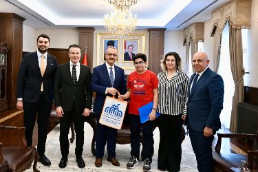 Dünya Birincisi Öğrenci Vali Yavuz Tarafından Kabul Edildi