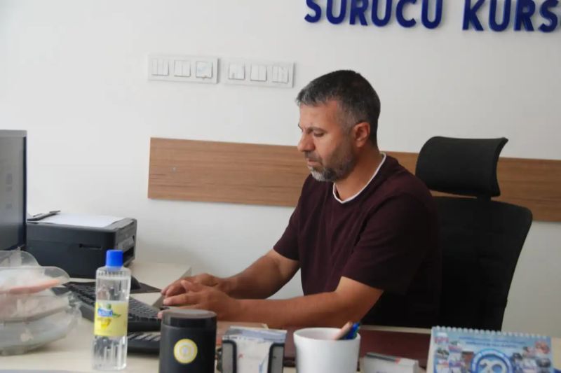 Sürücü Eğitmeni Çeper: Yanıcı Maddeleri Araçta Bırakmayın
