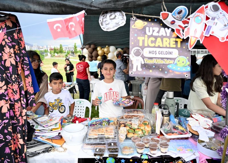 Büyükler Pazar Görsün Etkinliğinin 36 Bin 880 TL Geliri Yetimler Kervanına Bağışlandı