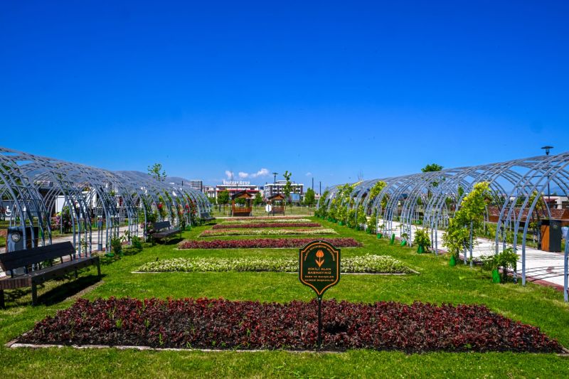 Malatya’da Parklar ve Kavşaklar Çiçeklerle Süslendi