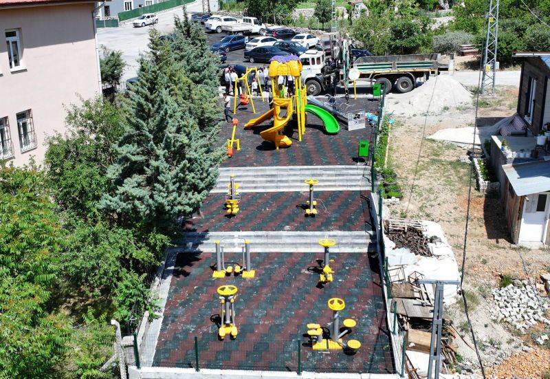 Yeşilyurt Belediyesi’nden Banazı’ya ‘Güneş Enerjili’ Çocuk Parkı!
