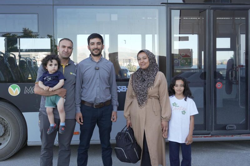 Otobüste Unutulan Ziynet Eşyası Dolu Çanta Sahibine Teslim Edildi