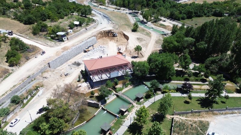 Battalgazi’de Tasarruf Seferberliği: Park ve Bahçeler Kendi Ürettiği Çim ve Fidanlarla Güzelleşiyor