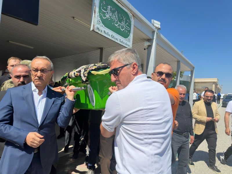 Rektör Bentli Annesini Son Yolculuğuna Uğurladı