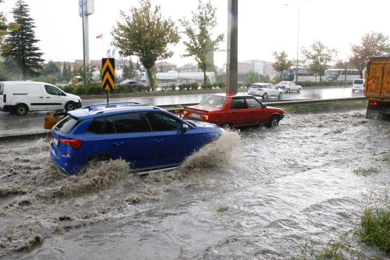 Meteoroloji'den Kuvvetli Yağış Uyarısı: Karadeniz ve Doğu Anadolu'da Dikkat