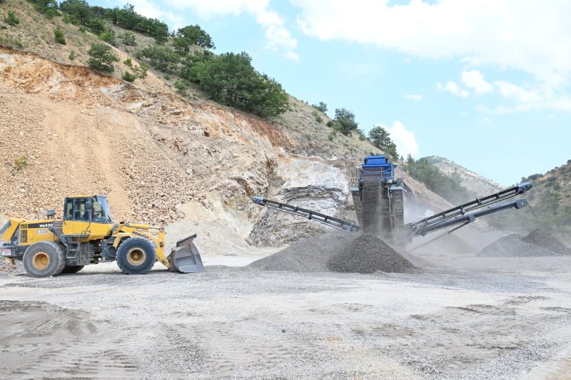 Malatya'da Mobil Konkasörlerle Yol Hizmetine Hız