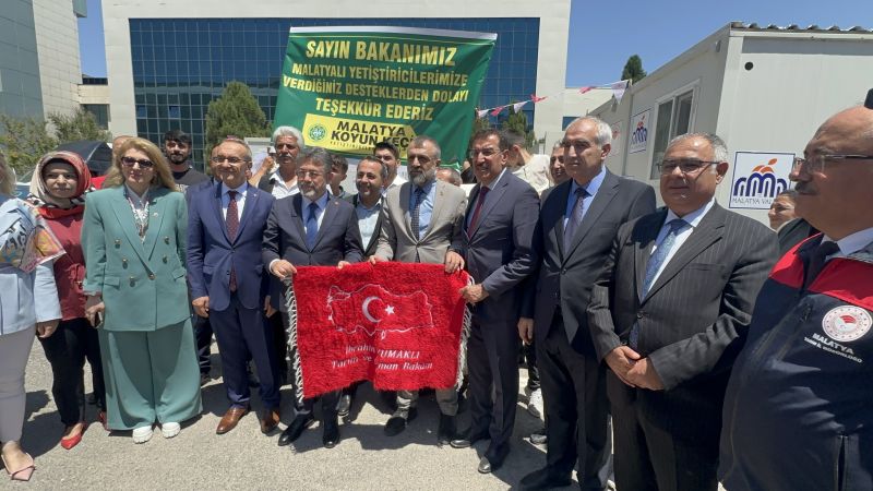 Bakan Yumaklı, Çoban Evi Konteynerlerinin Anahtarlarını Yetiştiricilere Teslim Etti