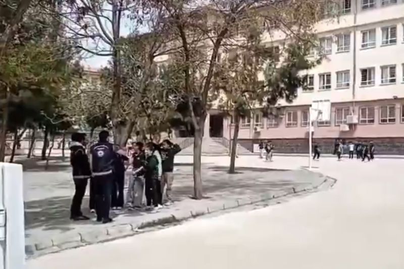 Okullarda Güvenliğin Artırılmasına Yönelik 30 Bin Güvenlik Görevlisi Alınacak
