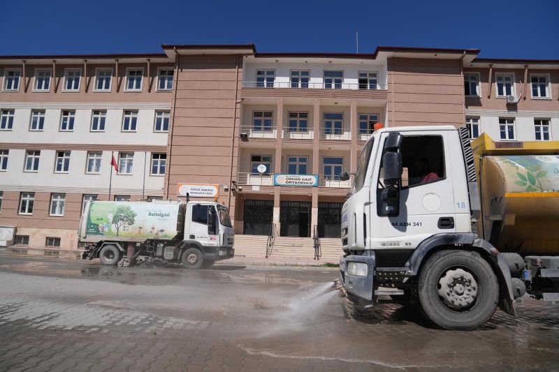 Battalgazi’de Okullara Eğitim Öncesi Temizlik