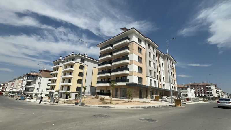 Zamanında Teslim Edilmeyen Konutlar Depremzedeleri Mağdur Ediyor