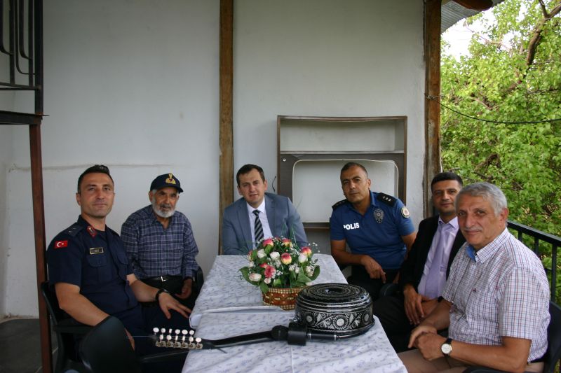 Cümbüş Ustası Kadir Durak’a 90. Yaş Sürprizi