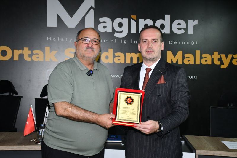 Muhtarlardan Salih Karademir’e Onur Ödülü