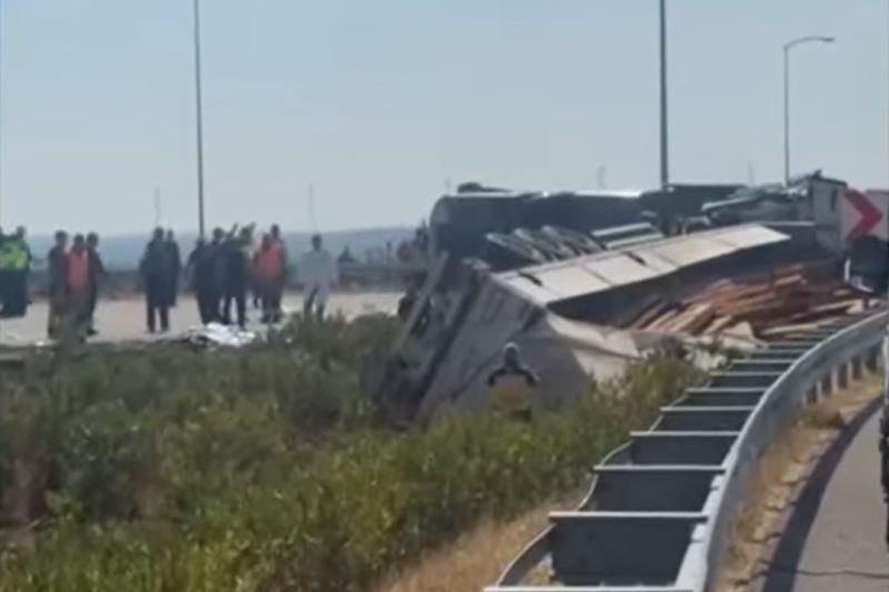 Manisa'da Tur Otobüsü İle Çekici Çarpıştı: 11 Kişi Hayatını Kaybetti, 27 Yaralı